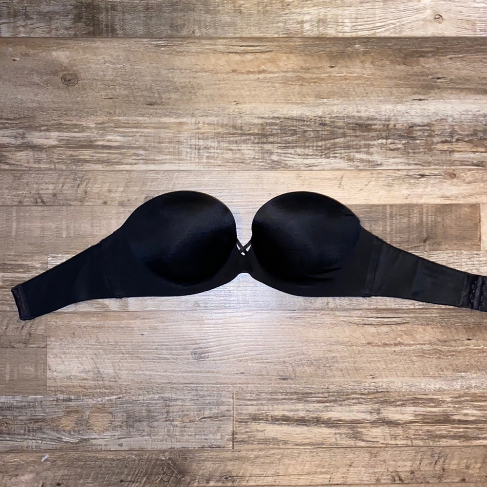 Victoria’s Secret a strapless bra